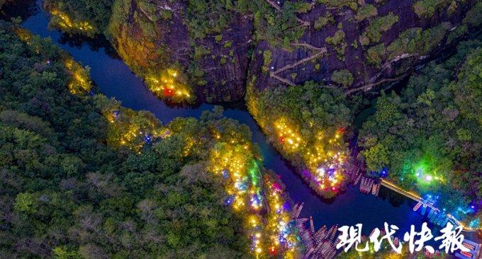 蓝盈莹变装畲族姑娘宣传家乡 露甜美笑容明媚动人